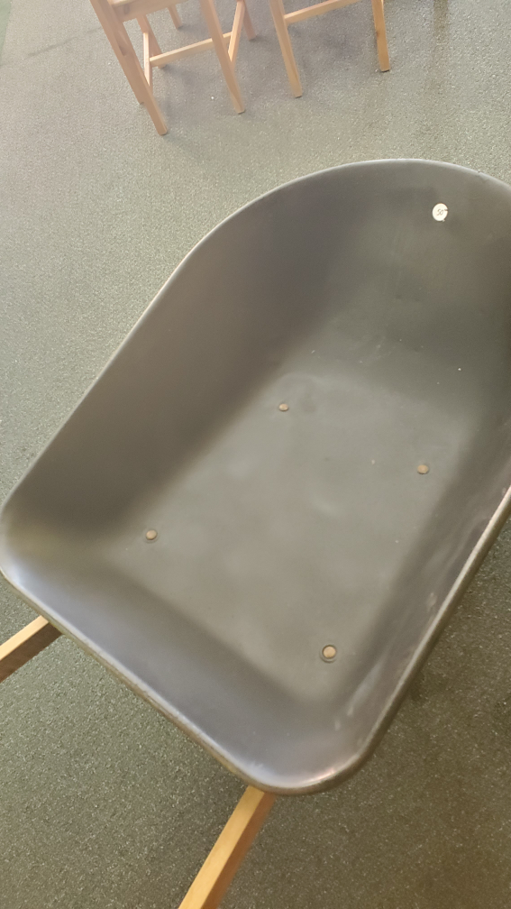 wheelbarrow - photo 3