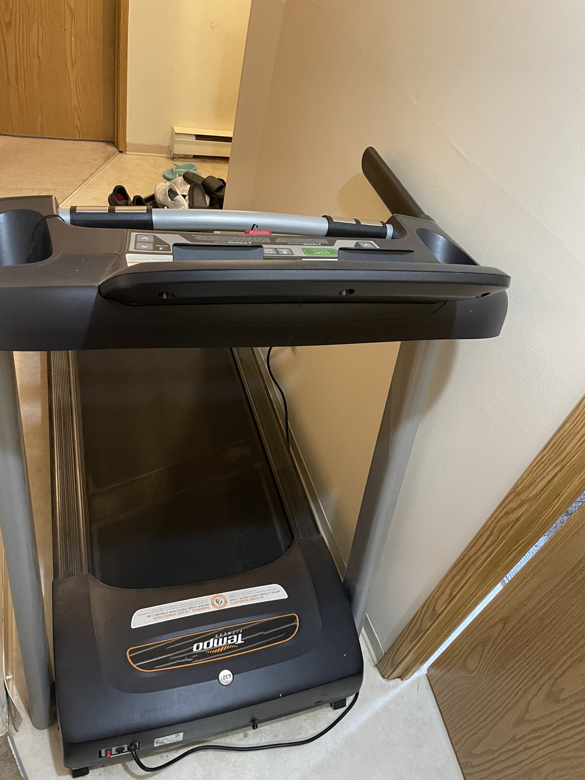 Treadmill with incline and foldable - photo 2