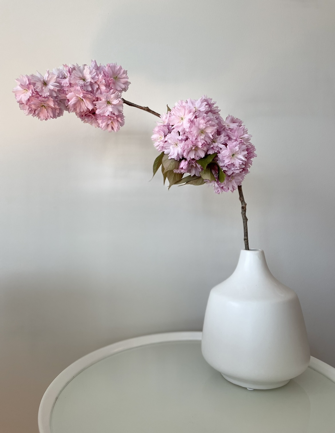 Minimalist white vase - photo 3