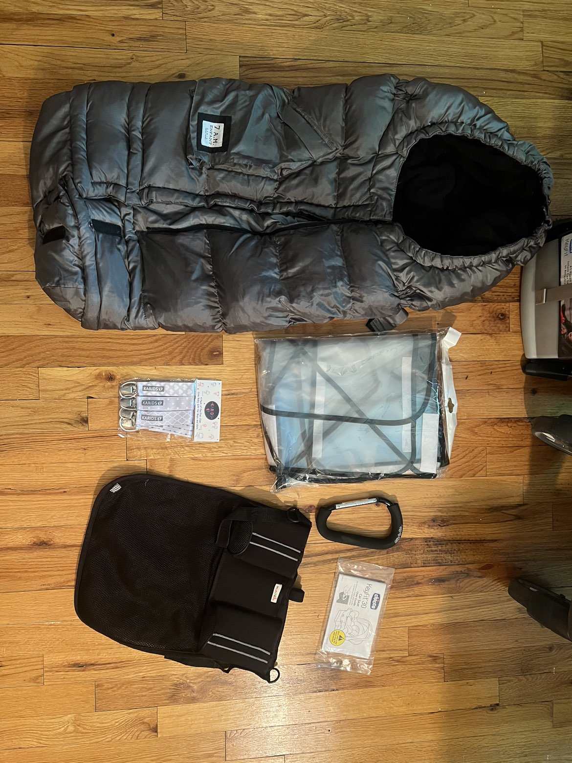 Stroller with car seat and many accessories - photo 2