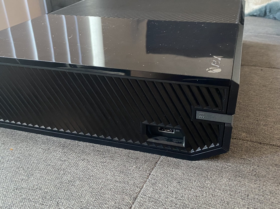 Xbox One barely used, in good condition - photo 4