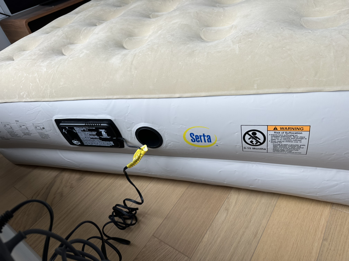Inflatable Queen air mattress with built in dual pump - photo 3