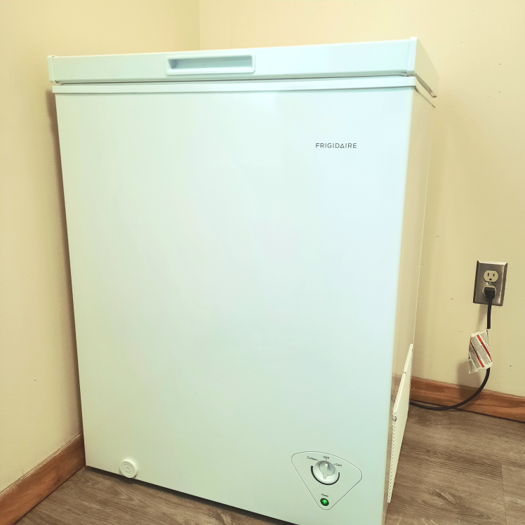 Frigidaire Chest Freezer - 5-cu ft - White Like New, Freestand thumbnail