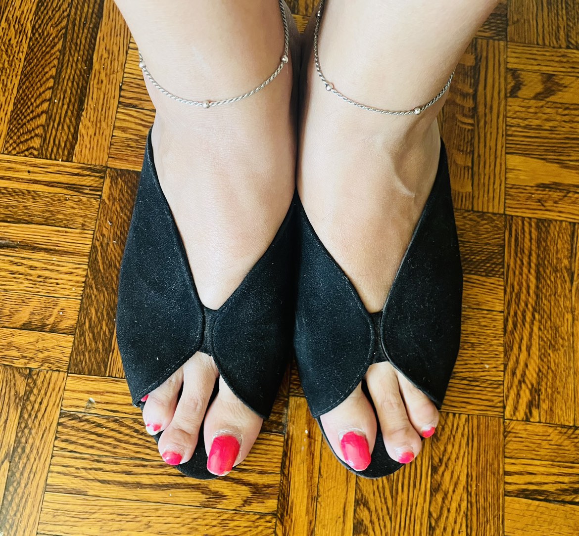 BLACK HEELS thumbnail
