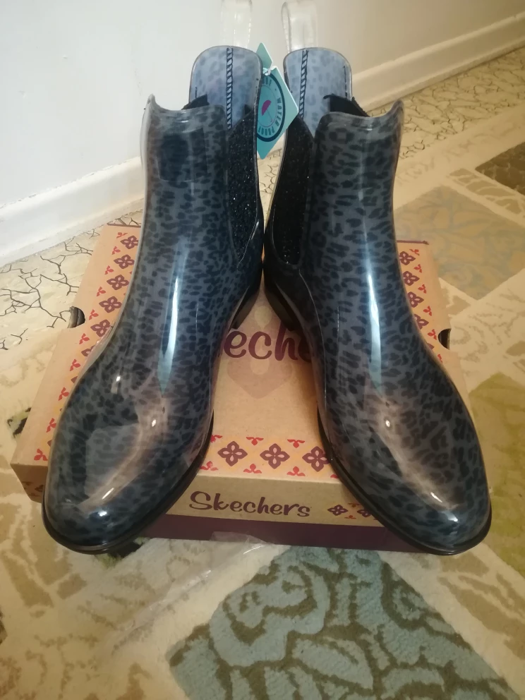 NEW in Box Women's Skechers rain short boots, Leopard size 10 image indicator(2)