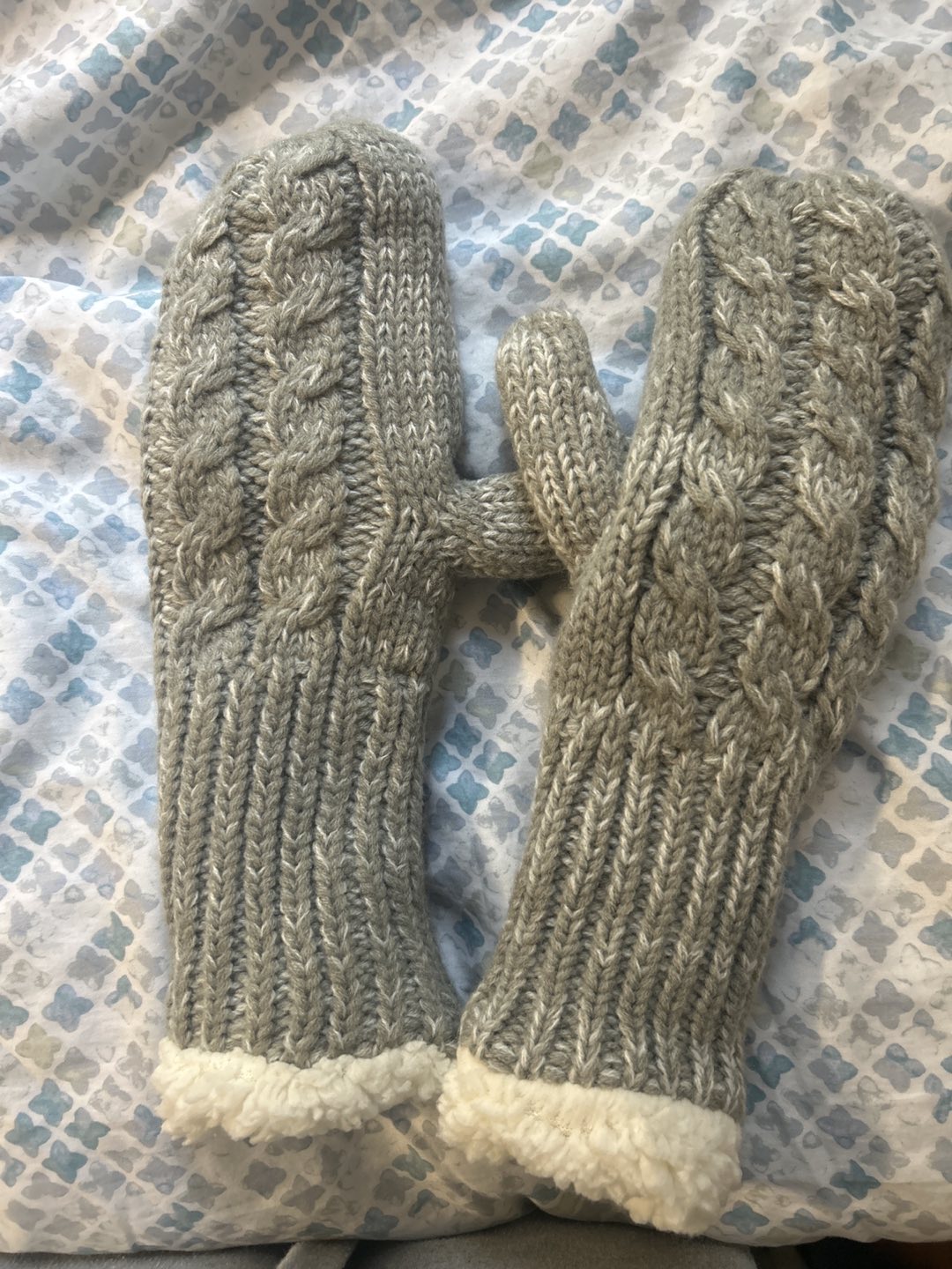 #freecycle never used gloves (best for winter in Toronto!!!) thumbnail
