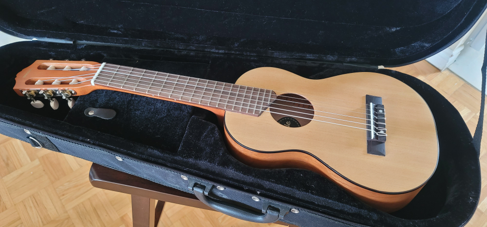 Yamaha Guitalele thumbnail