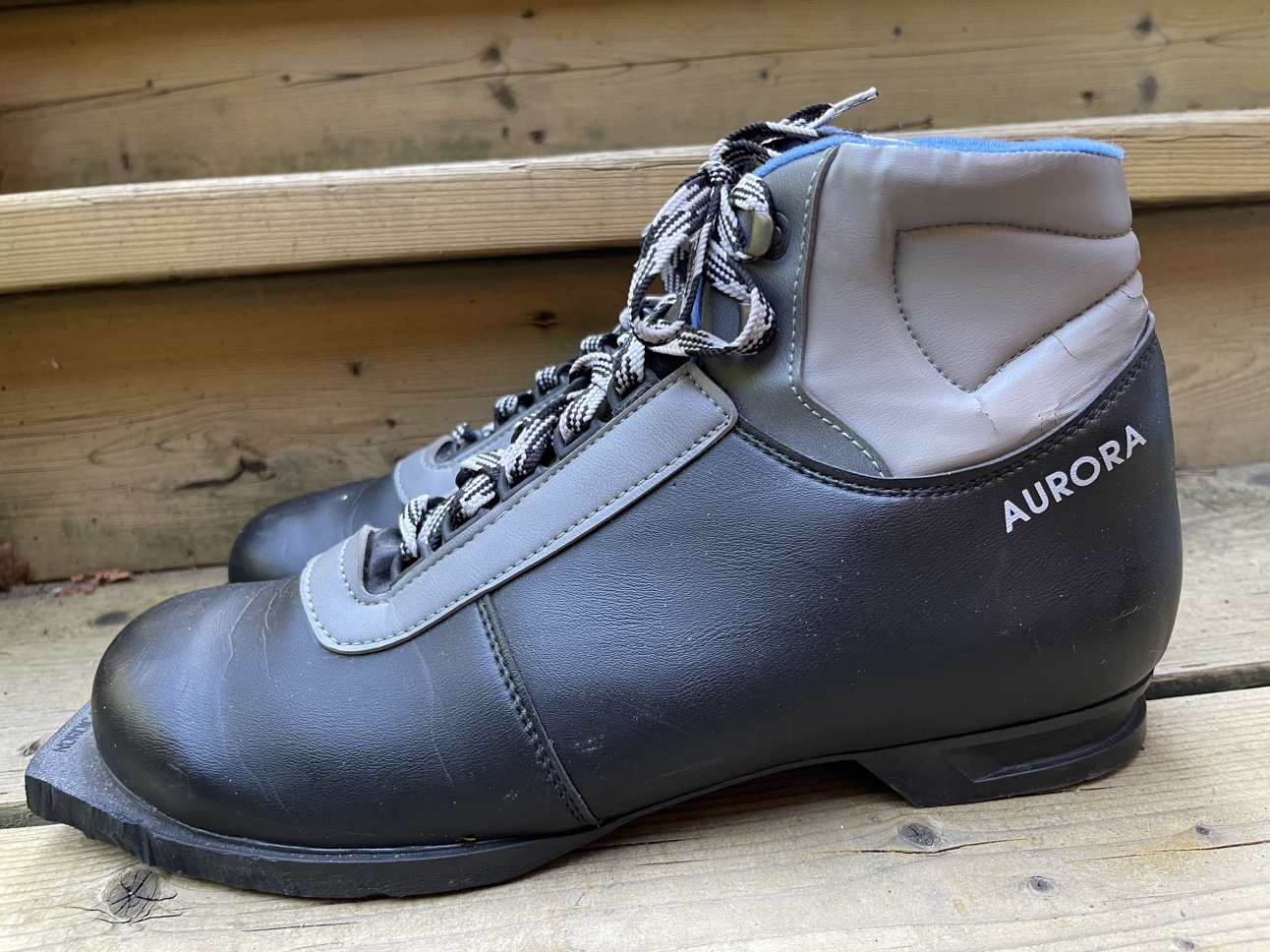 Size 45 tour ski boots - photo 2