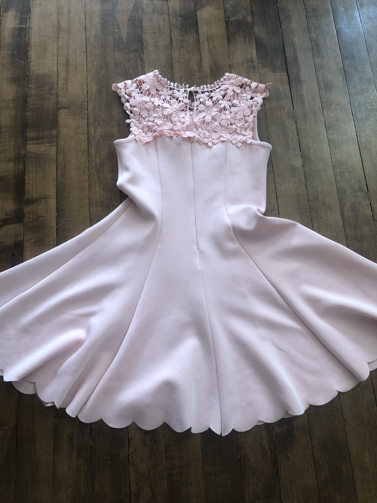 Girls pink dress image indicator(2)