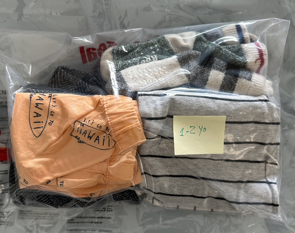 Gently used toddler (neutral-boy) clothes. Many sizes - photo 2