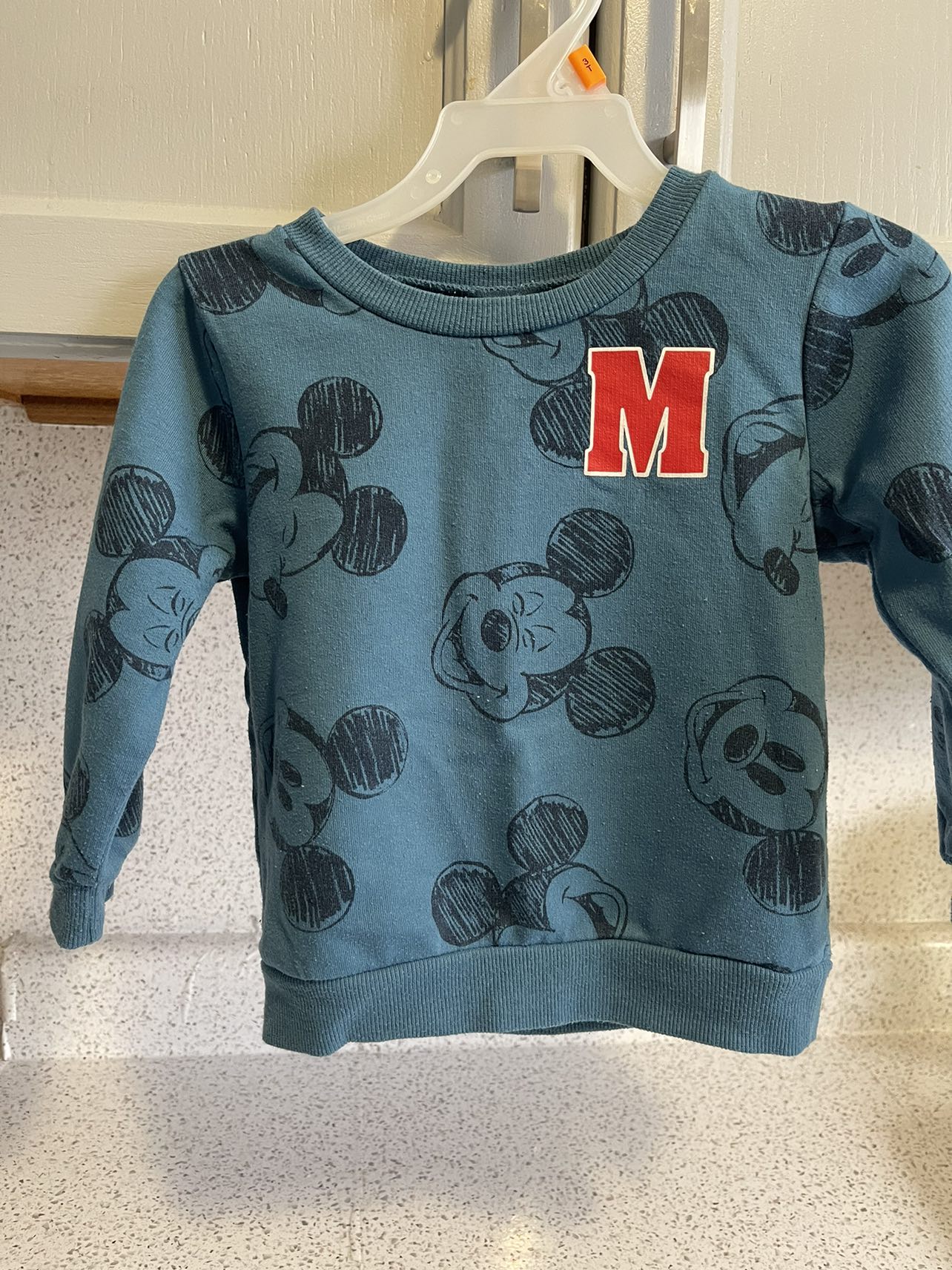 Set jogger pants and sweatshirt image indicator(4)