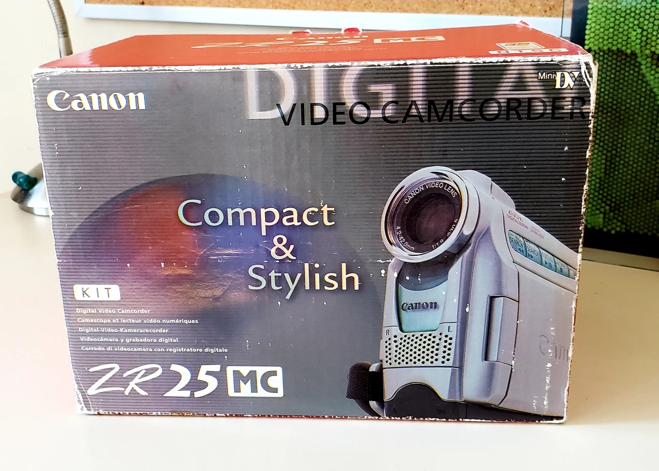 Canon ZR 25 MC Mini DV -- for your collection or your parts image indicator(7)