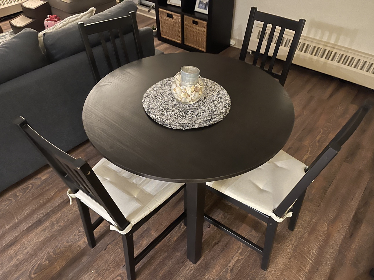 Dinner Table + 4 chairs