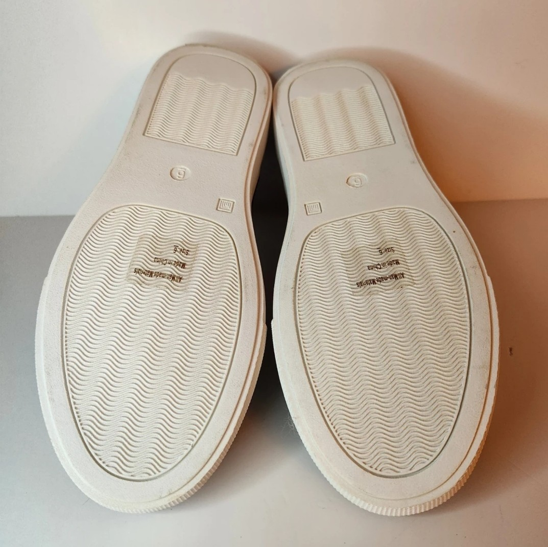 SPECTACULAR BLACK/WHITE PATENT SLIP ONS WITH STARS - photo 4