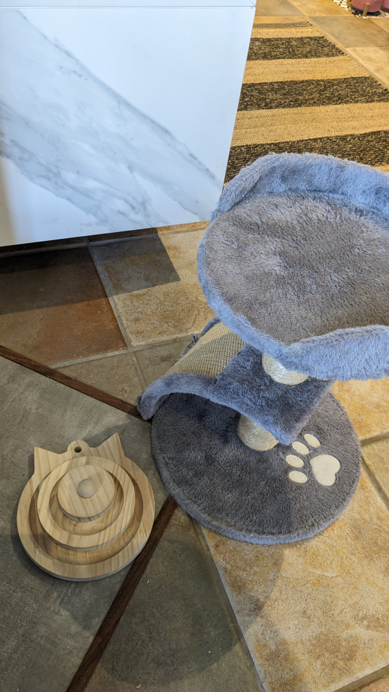 Cat tree and wooden toy - photo 3