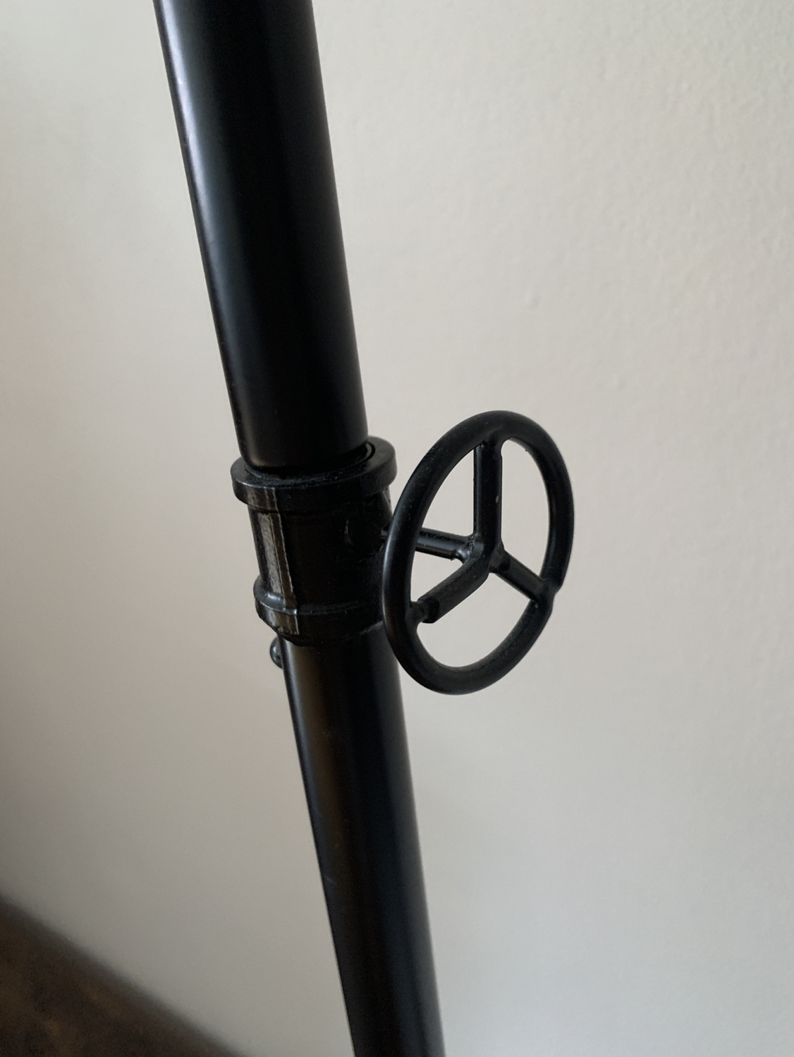 Vasagle industrial pipe style clothes rack - photo 4