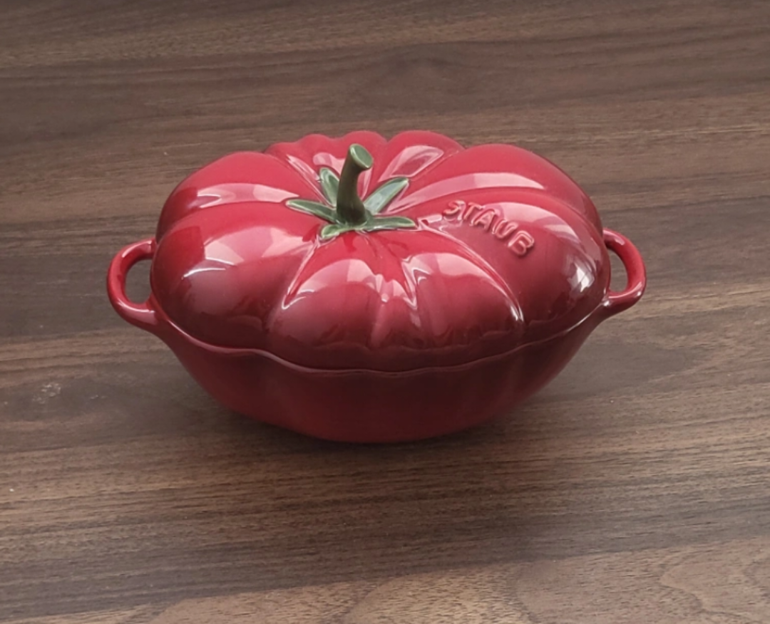 Staub ceramic tomato, pepper cocotte