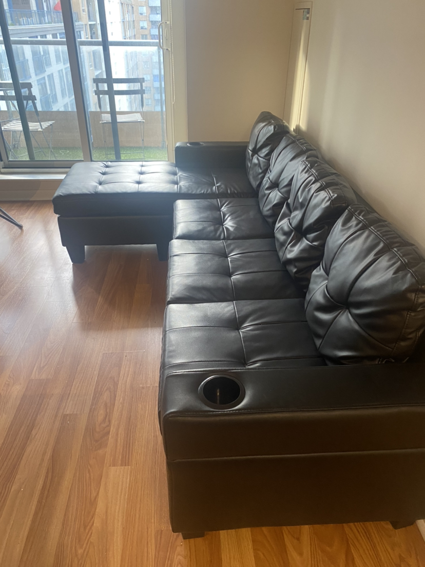 Couch with reversible chaise