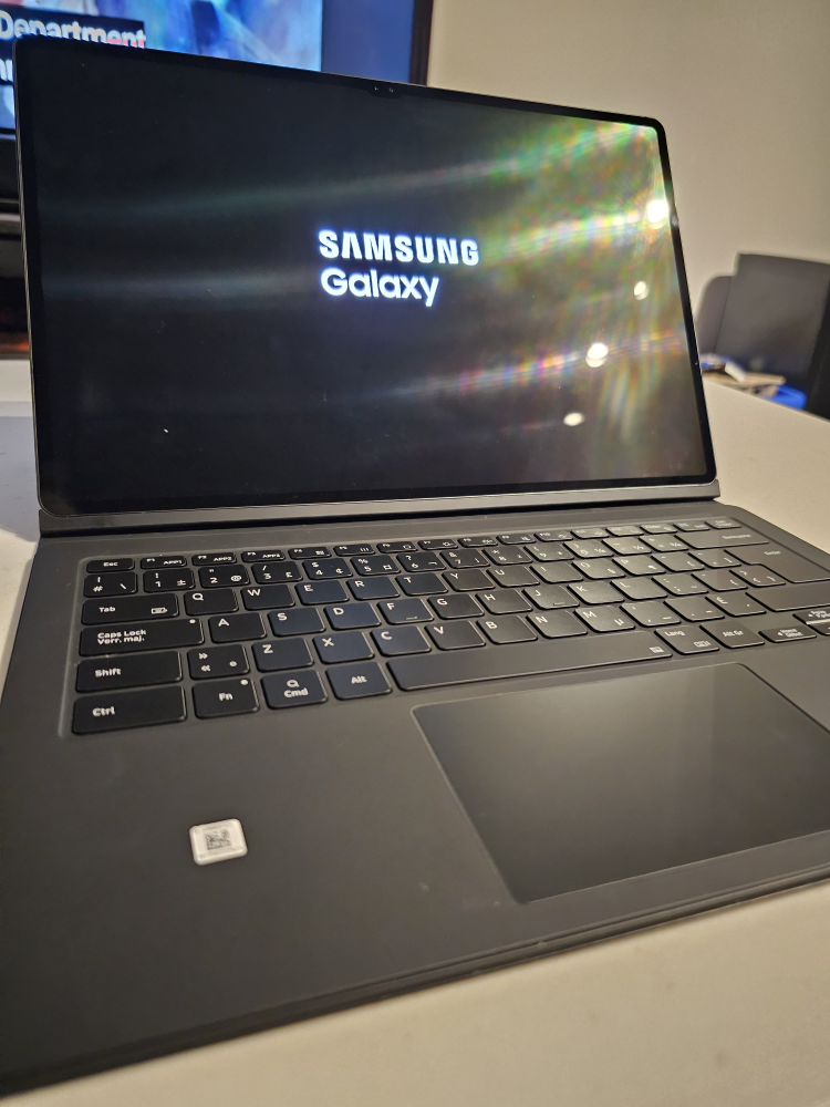 Samsung Galaxy Tab S8 Ultra w/ Keyboard - photo 3