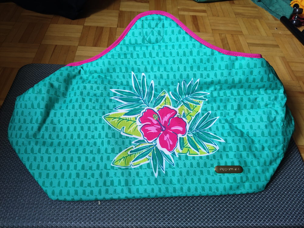 Tupperware branded insulated cooler bag