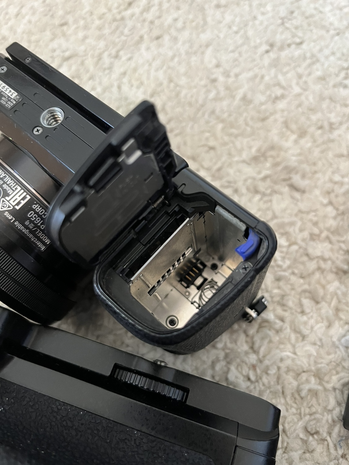Sony A6000 Camera with 16-50mm lenses - photo 3
