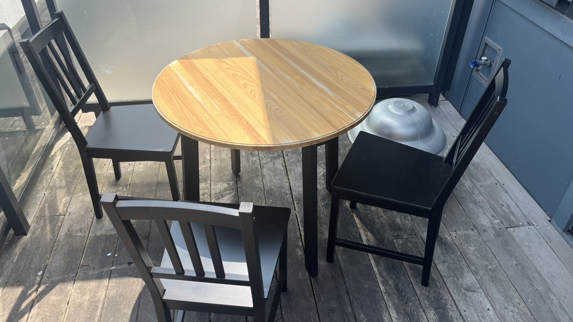 Dining table plus 3 chairs thumbnail