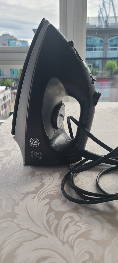 Clothes iron