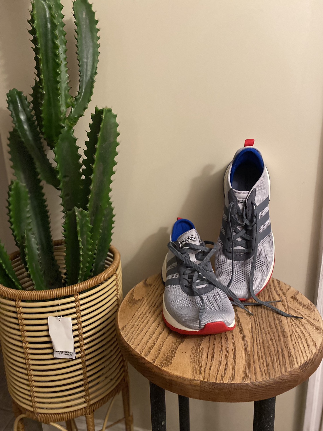 ADIDAS RUNNING SHOES SIZE 11 thumbnail