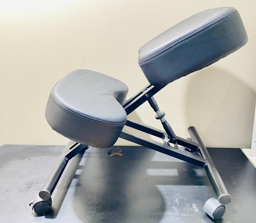 Ergonomic kneeling chair