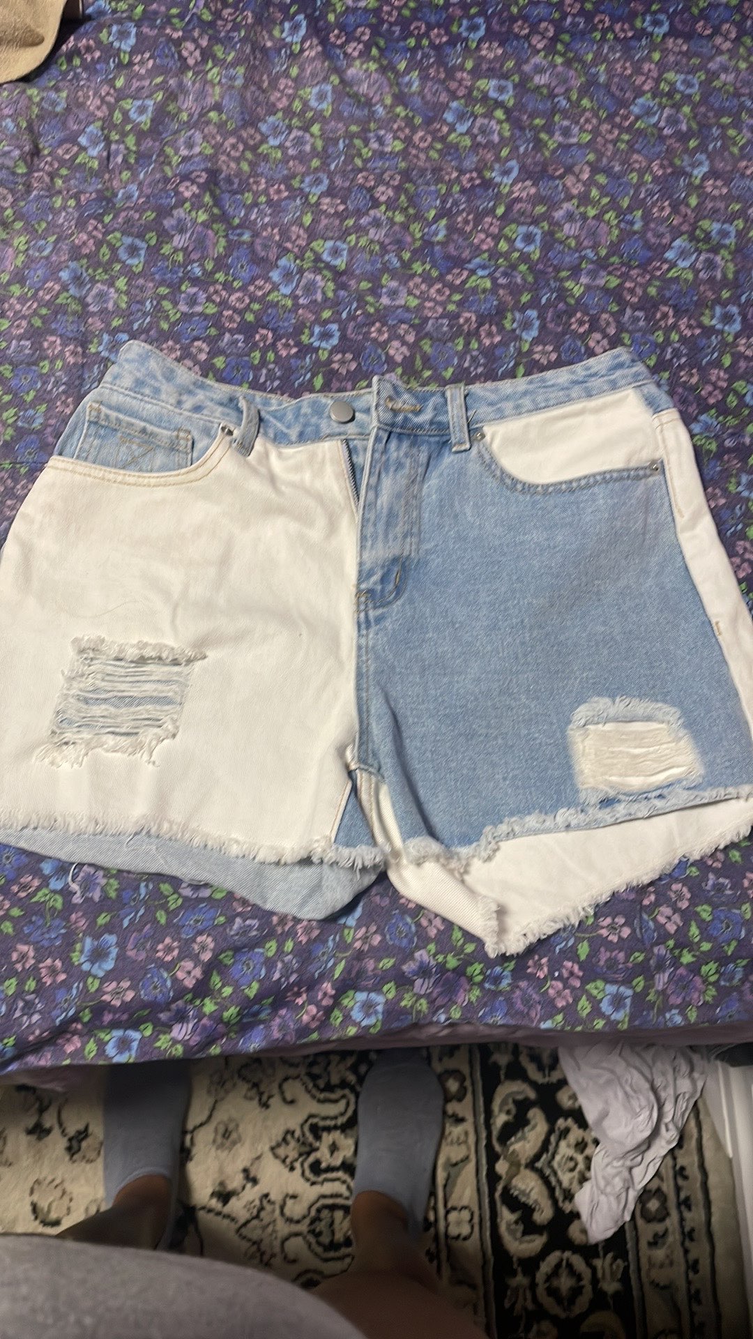 Two-tone, short jeans