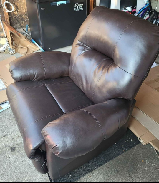 leather recliner seat - photo 2