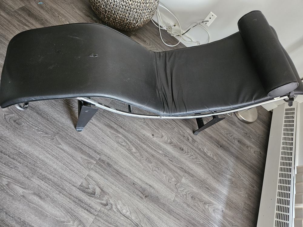 black chaise