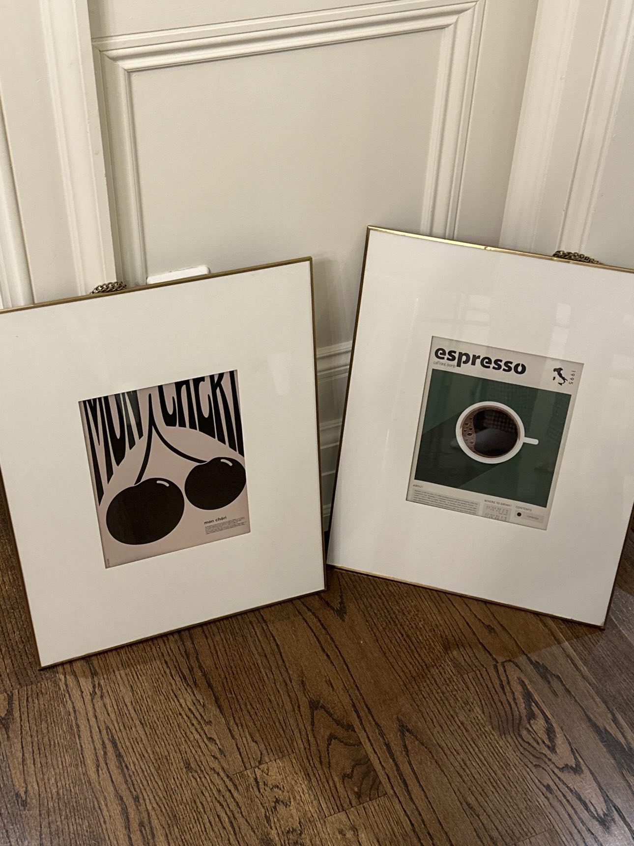 Two art prints with golden frames 40x50cm