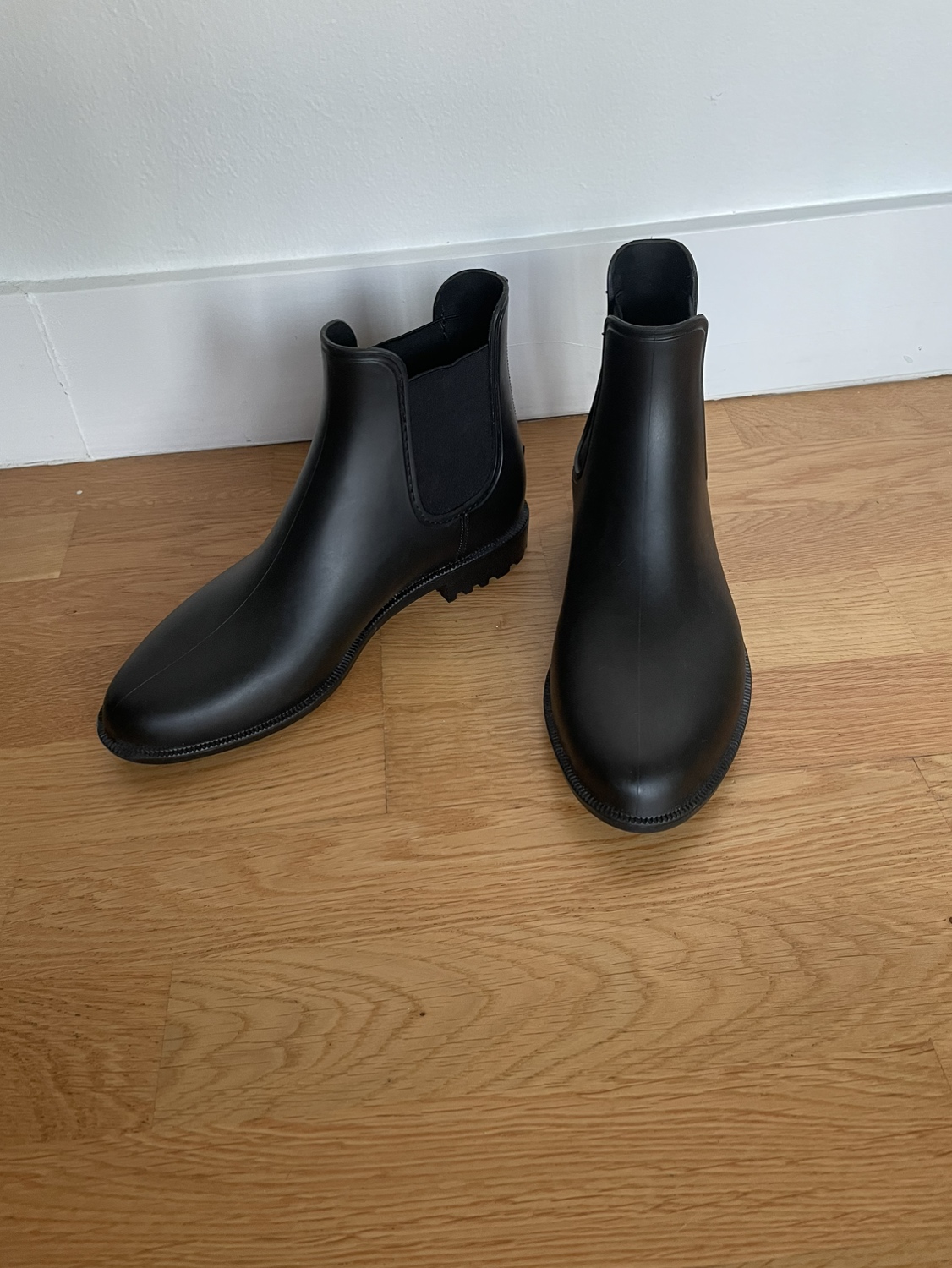 Rain shoes thumbnail