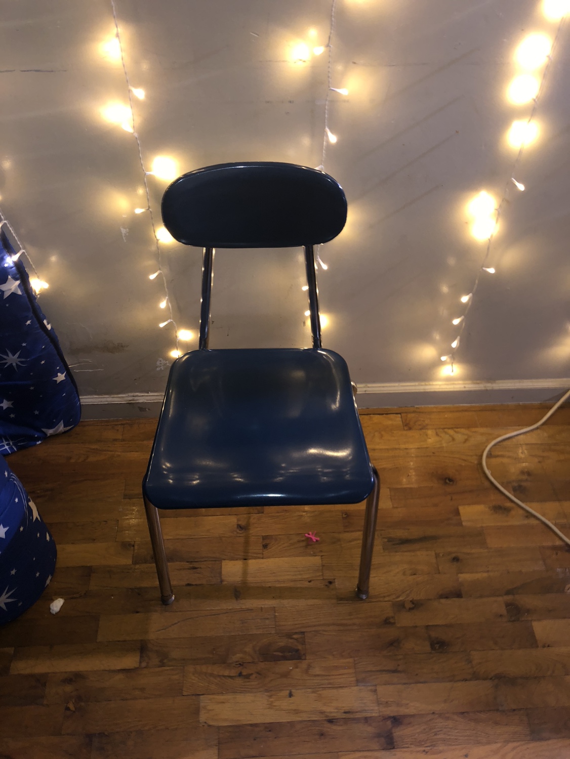 Small metal school chair🎁