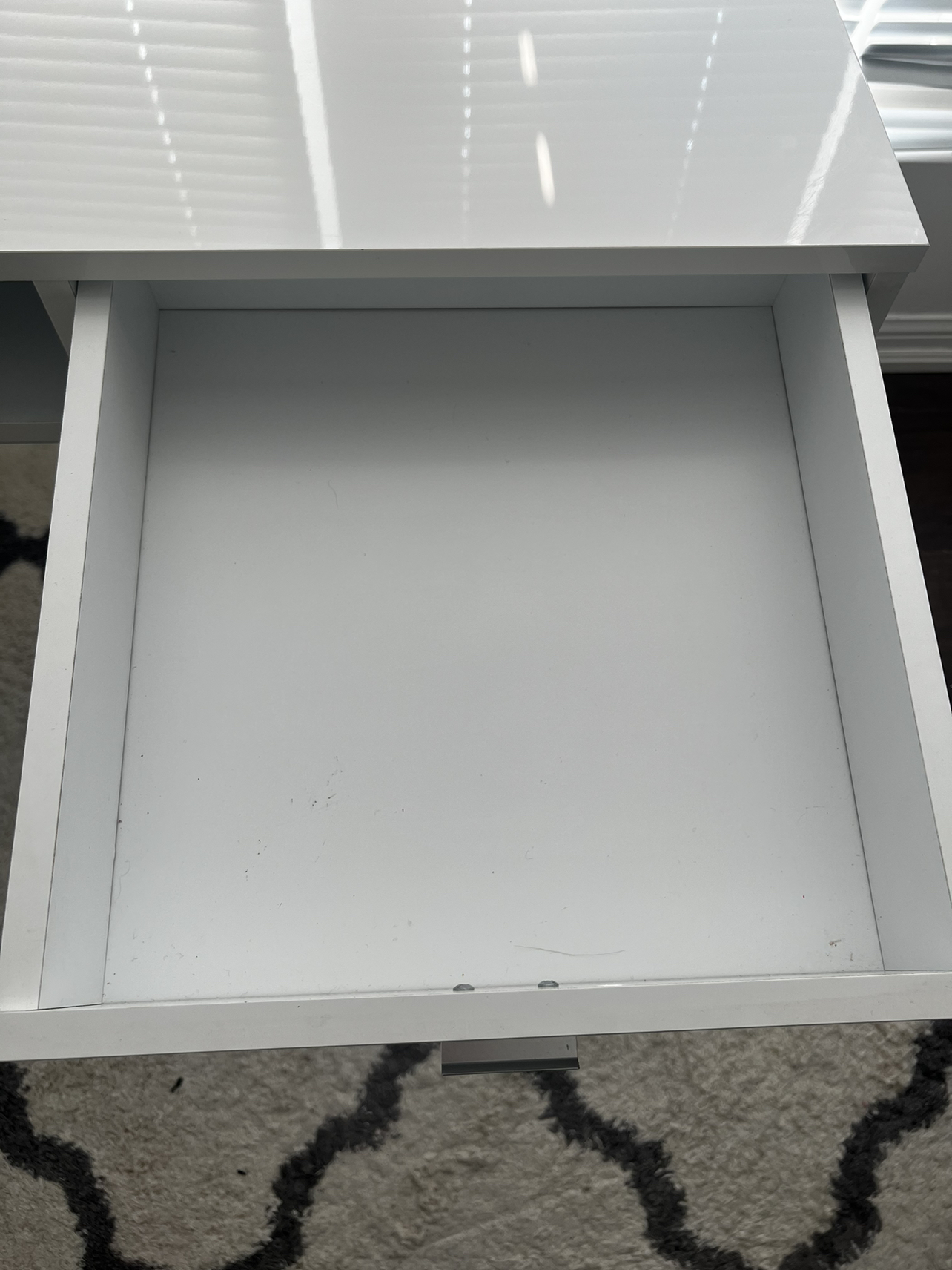 White desk - photo 2