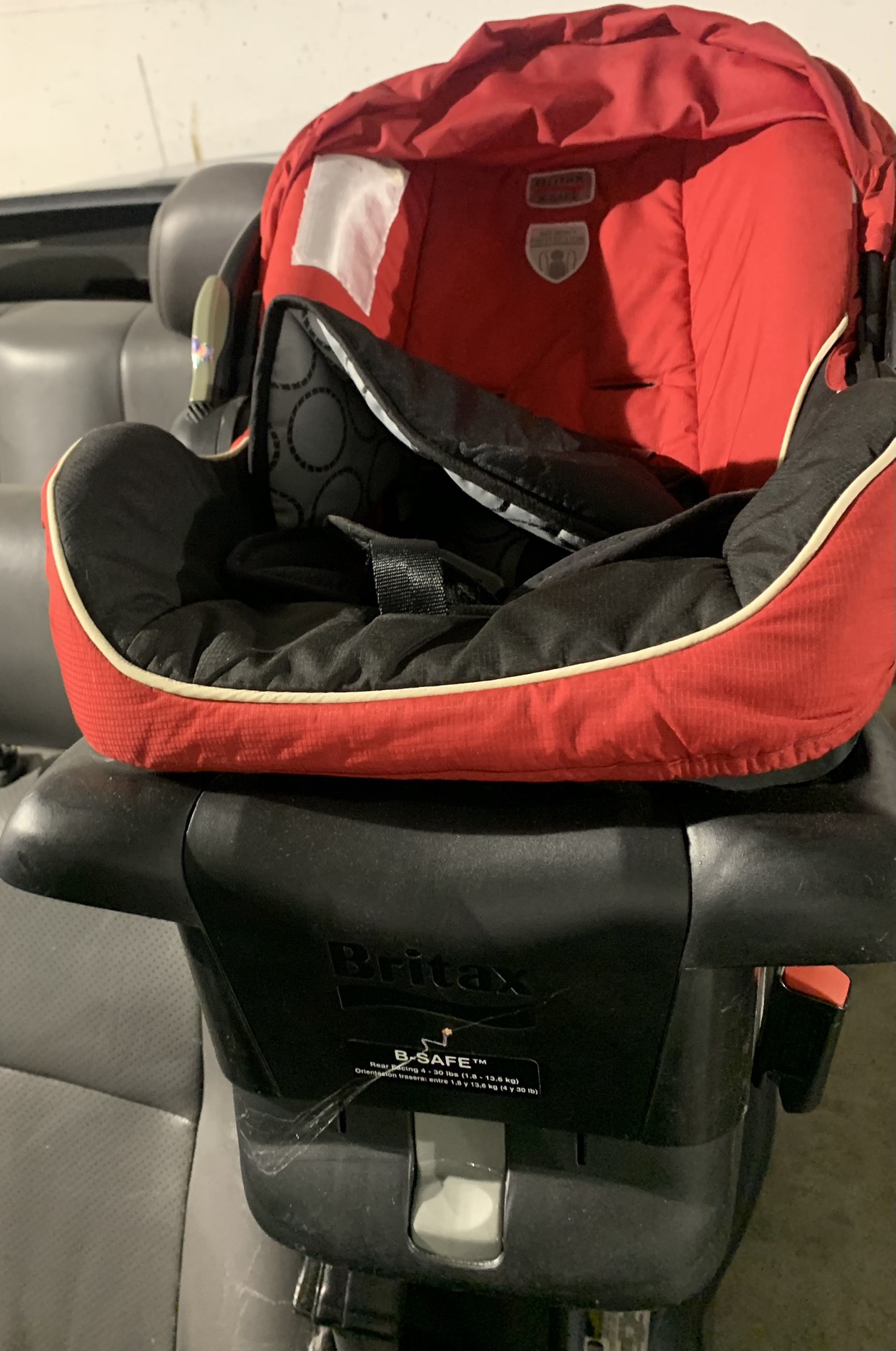 BABY CAR SEAT (Britax B-SAFE) image indicator(8)