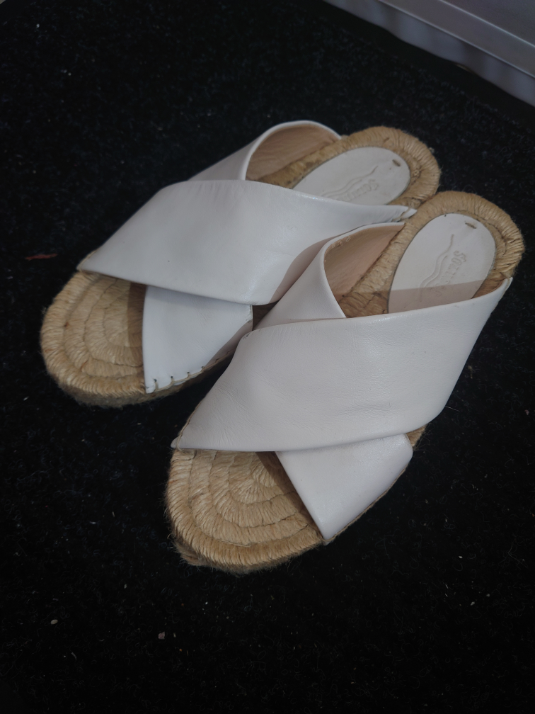 white sandals thumbnail