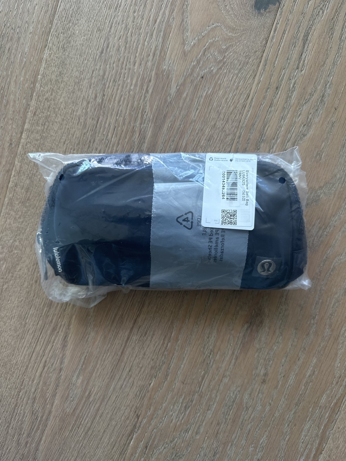 Lululemon Everywhere Belt Bag in Navy (with tags)