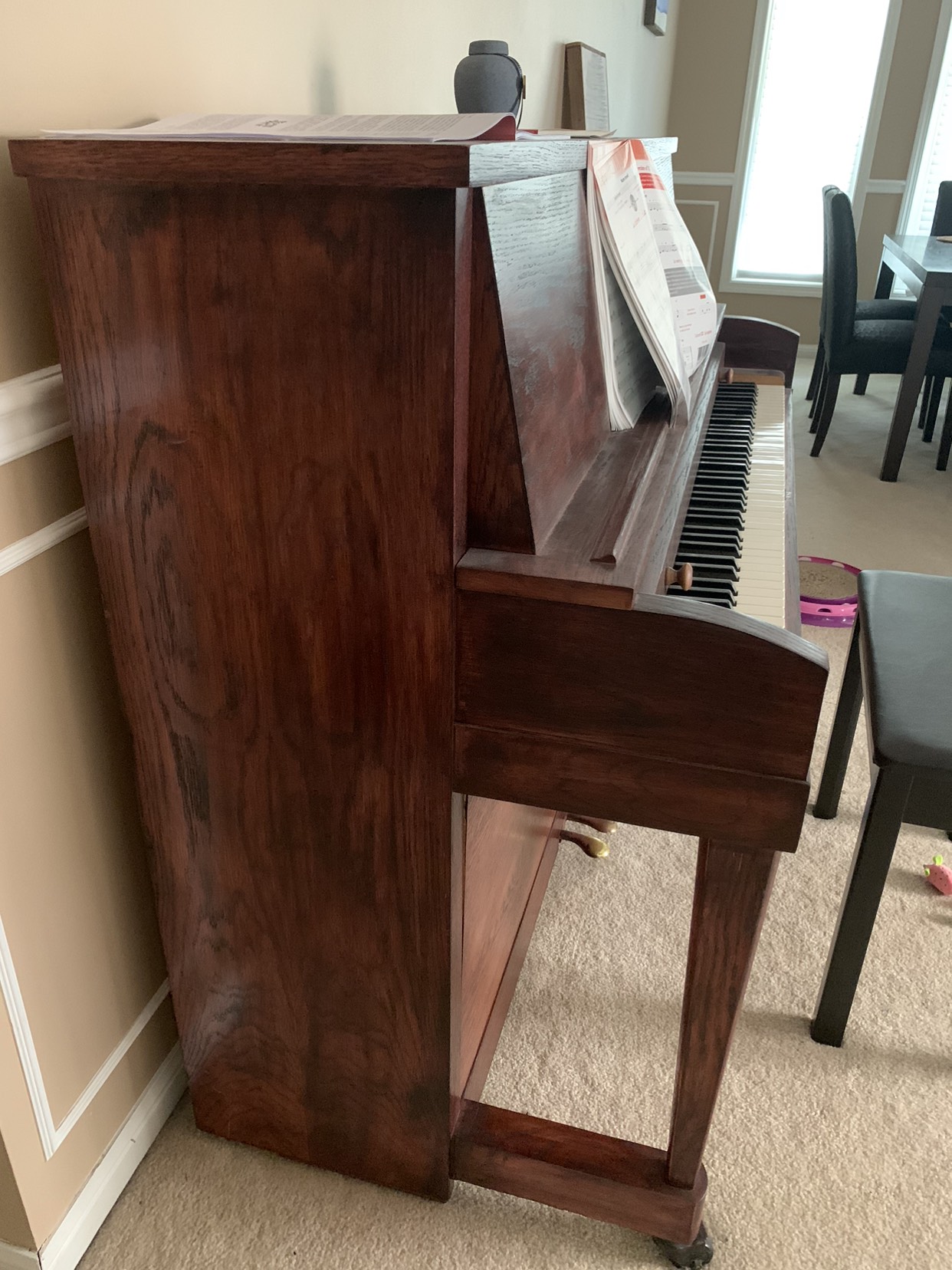 Upright piano
