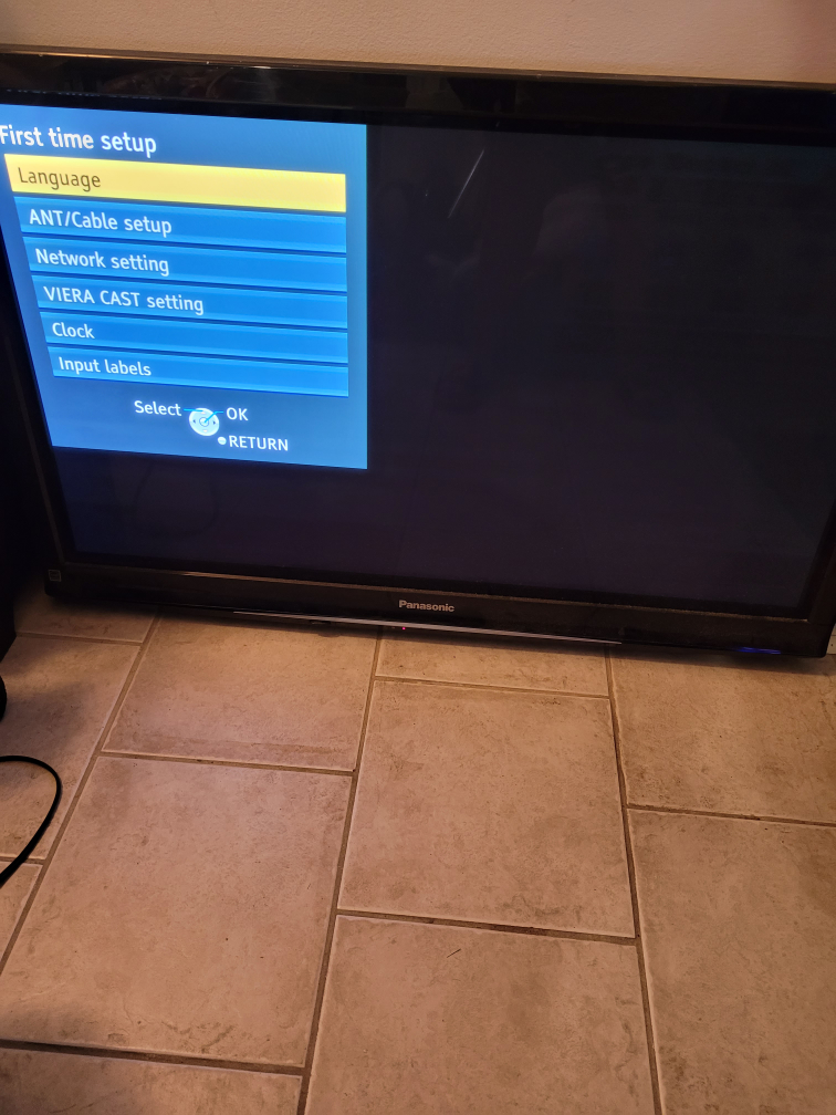 Large screen TV/NO STAND #FREECYCLE - photo 2