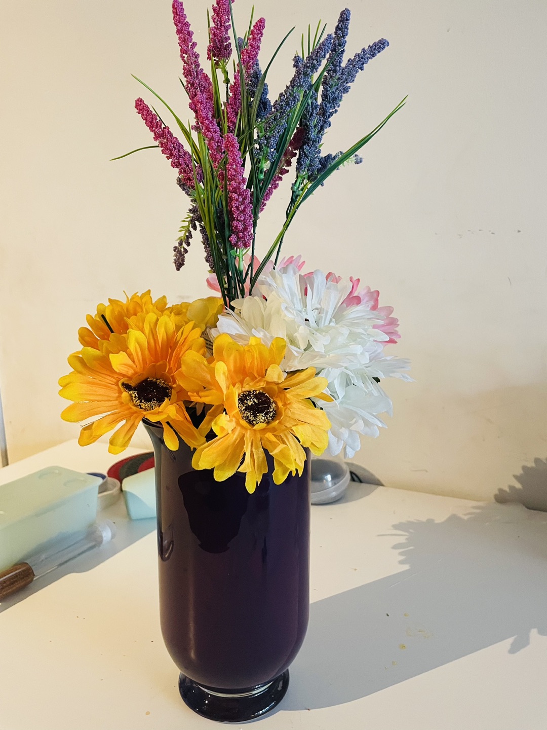 Purple flowervase with beautiful flowers decor image indicator(2)