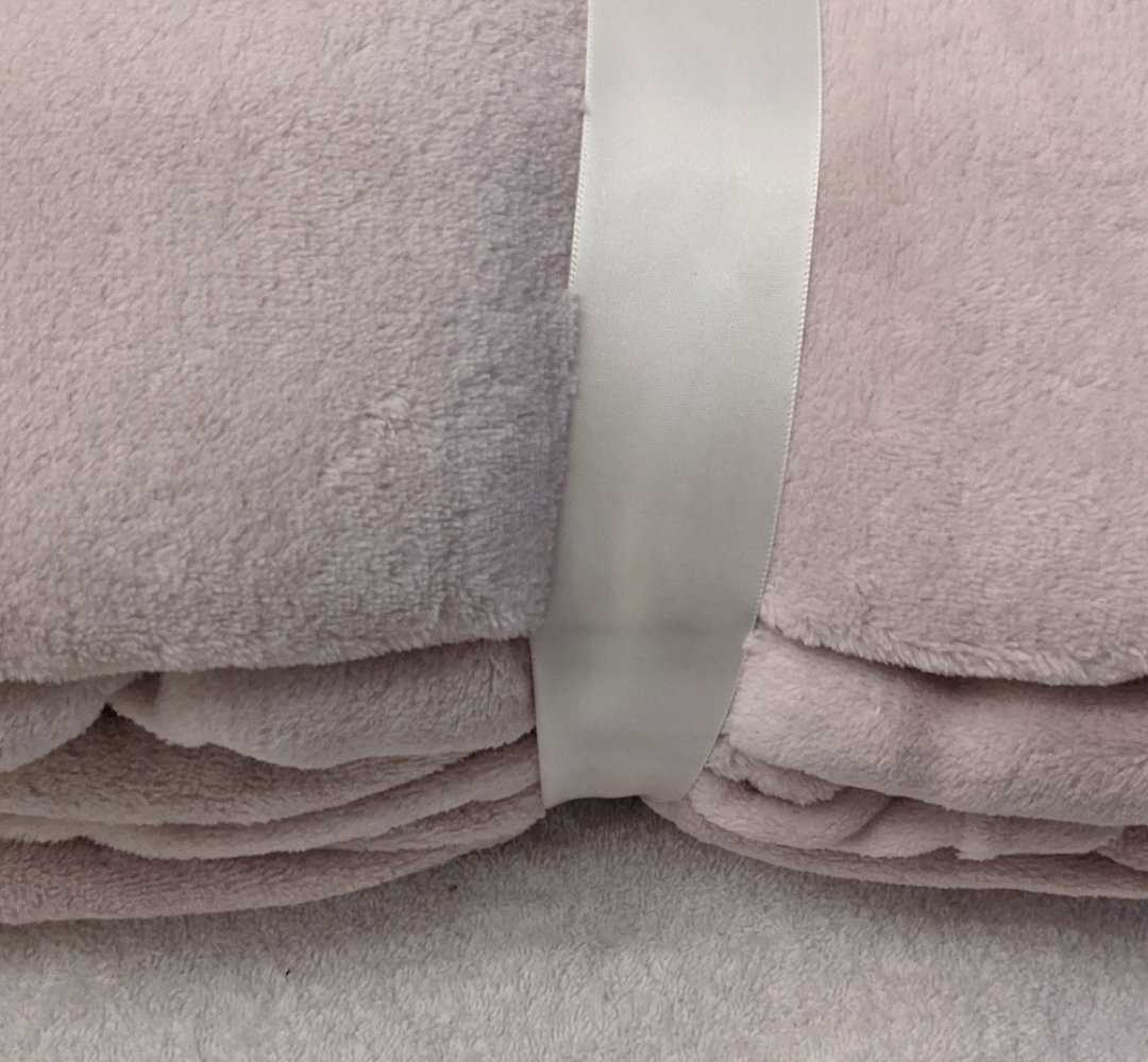 Ultra Soft Coral Pink Fleece Blanket image indicator(4)