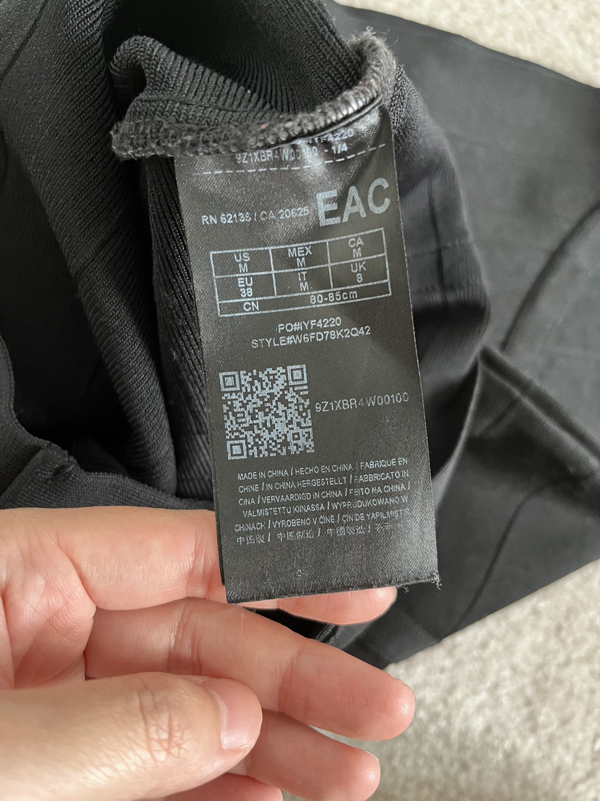 Guess size Medium pencil skirt image indicator(5)