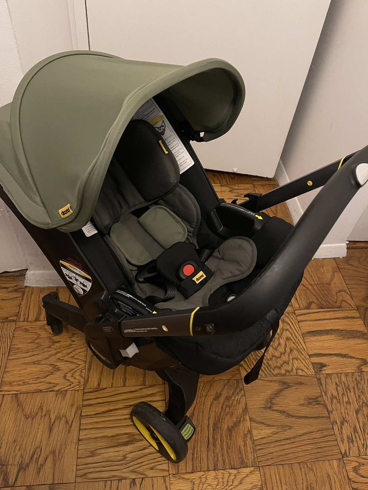 Doona Infant Car Seat with base- Black W/Green - photo 2
