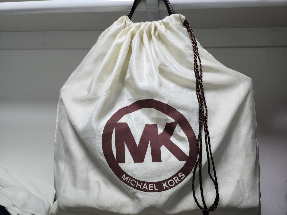 Michael Kors purse thumbnail