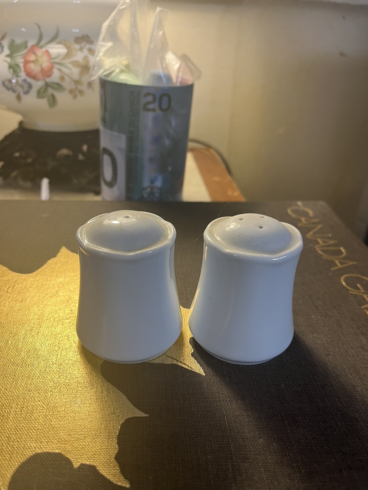 Salt pepper shakers #freecycle thumbnail