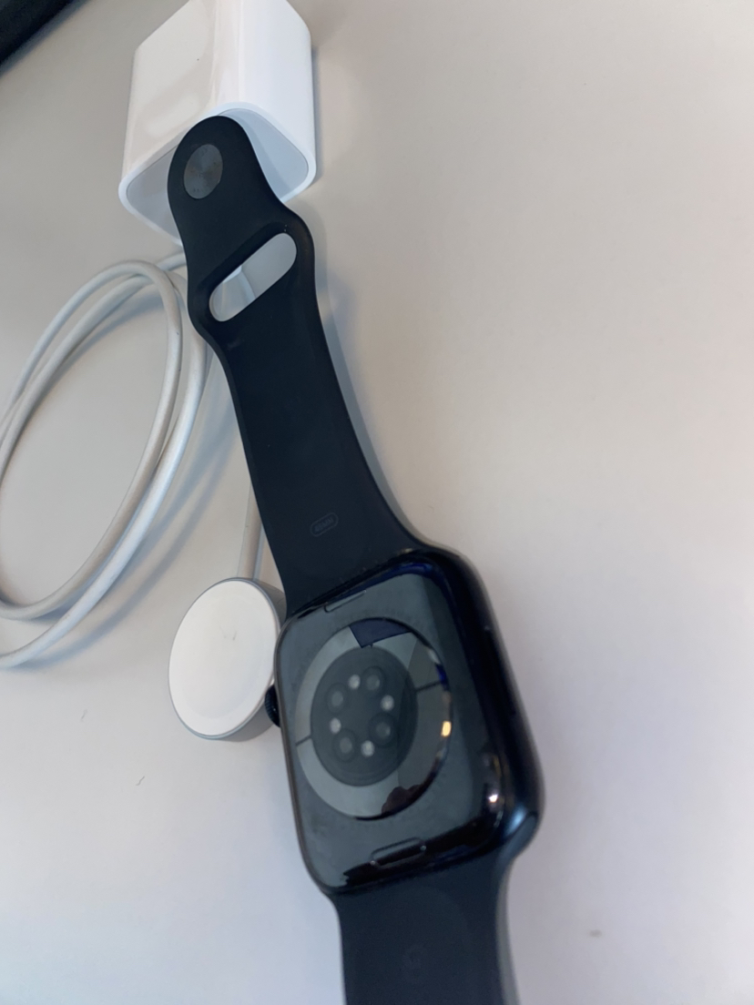 iWatch Series 8 LTE + GPS image indicator(3)