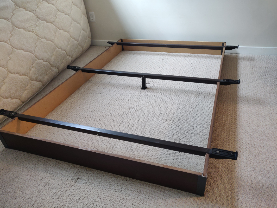 ⭐Bed frame and box spring