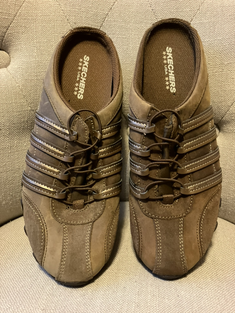 Skechers slip in sneakers size 8.5